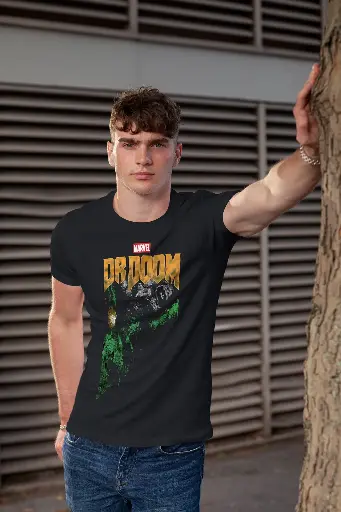 Regular T-Shirt: Dr Doom