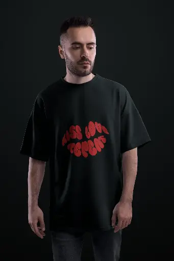Oversized T-Shirt: Kiss Love Repeat